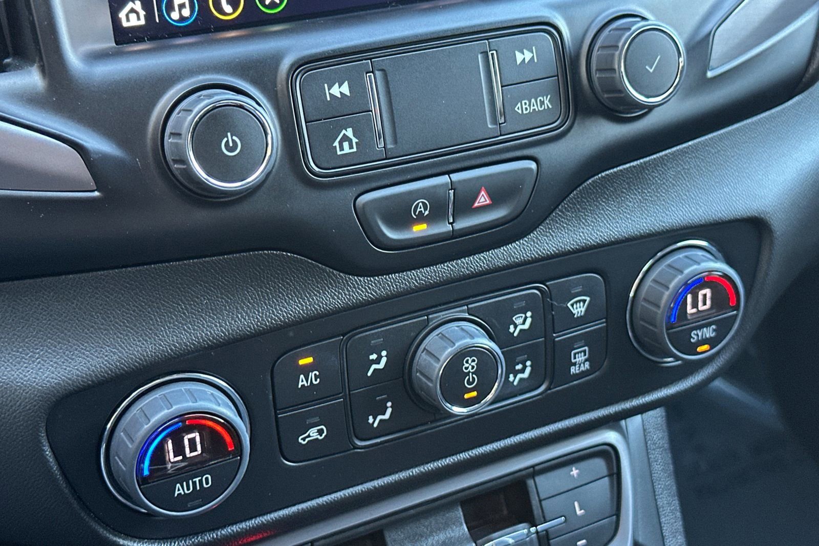 Used 2024 GMC Terrain AT4 w/ Infotainment Package II image 24