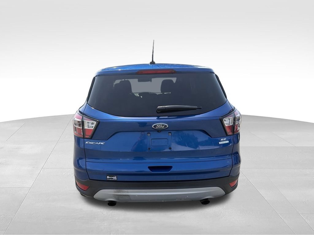 Used 2017 Ford Escape SE FWD image 4