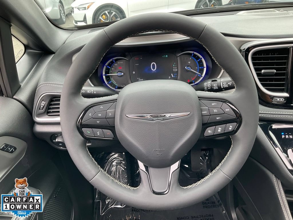 Used 2023 Chrysler Pacifica Limited w/ Uconnect Theater Family Group FWD image 41