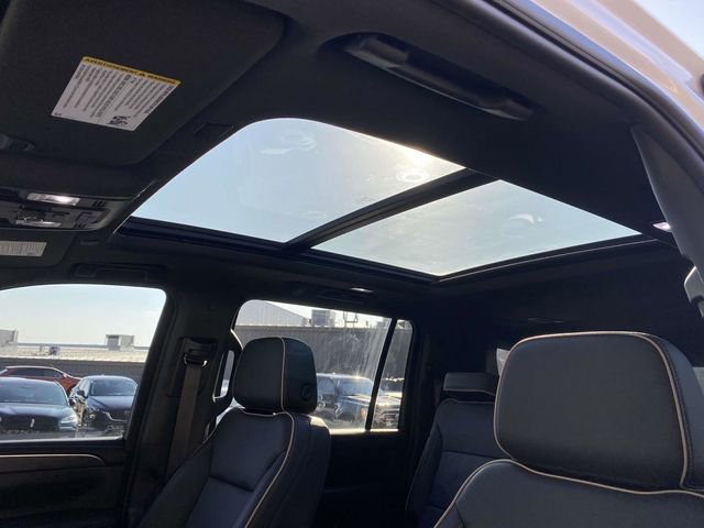 Used 2024 GMC Yukon XL SLT w/ SLT Luxury Package image 21