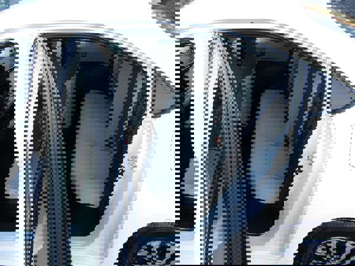 Used 2022 Toyota Corolla LE image 5