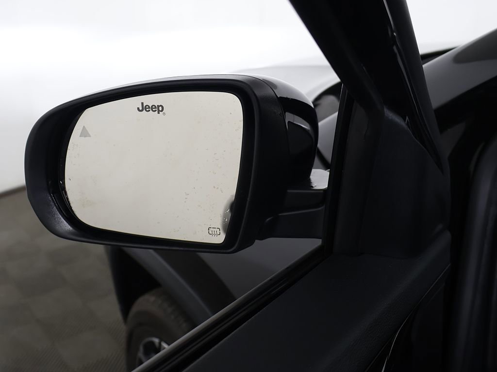 Used 2025 Jeep Compass Limited image 30