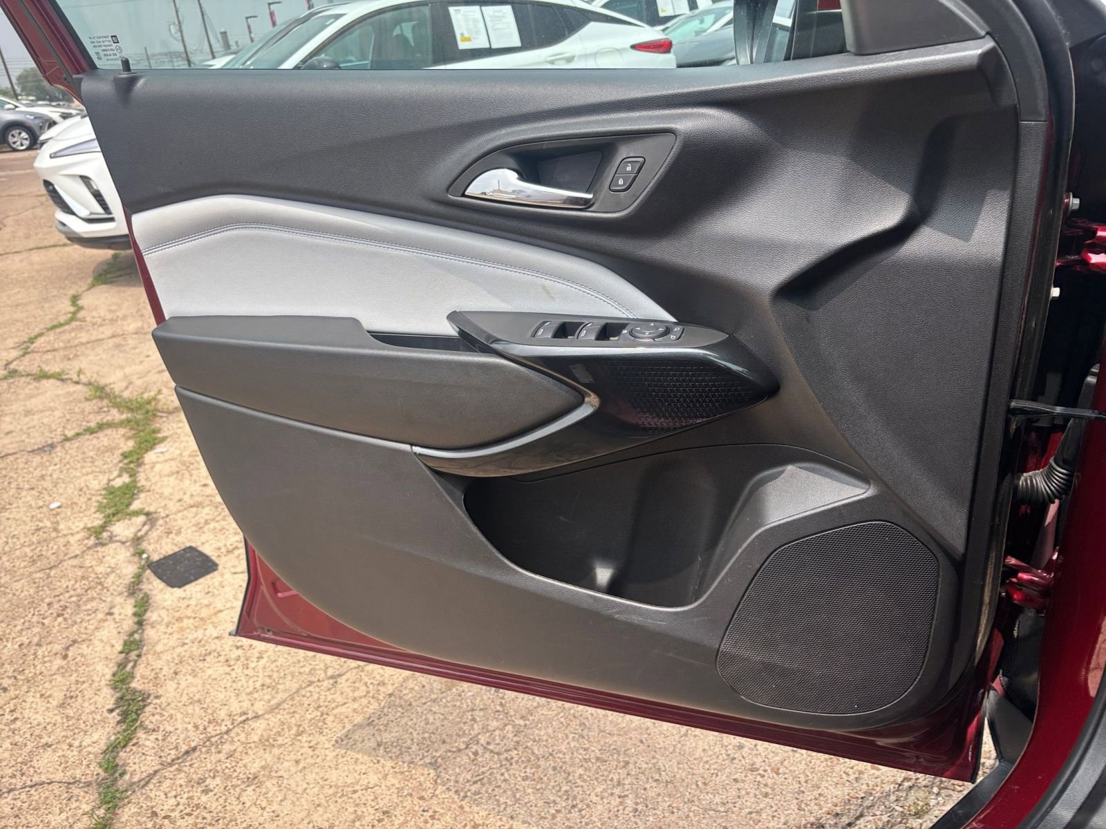 Used 2025 Chevrolet Trax LT w/ LT Convenience Package FWD image 18