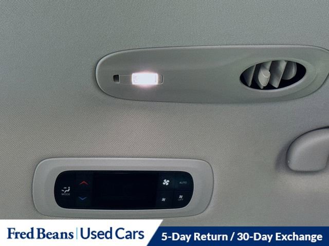 Used 2024 Chrysler Pacifica Limited FWD image 32