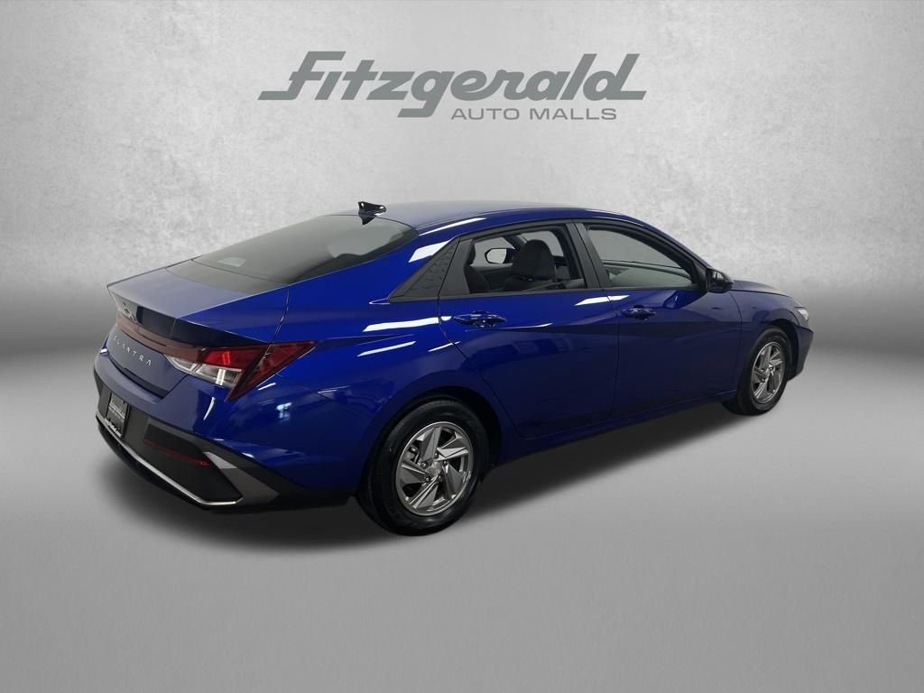 Used 2024 Hyundai Elantra SE image 7