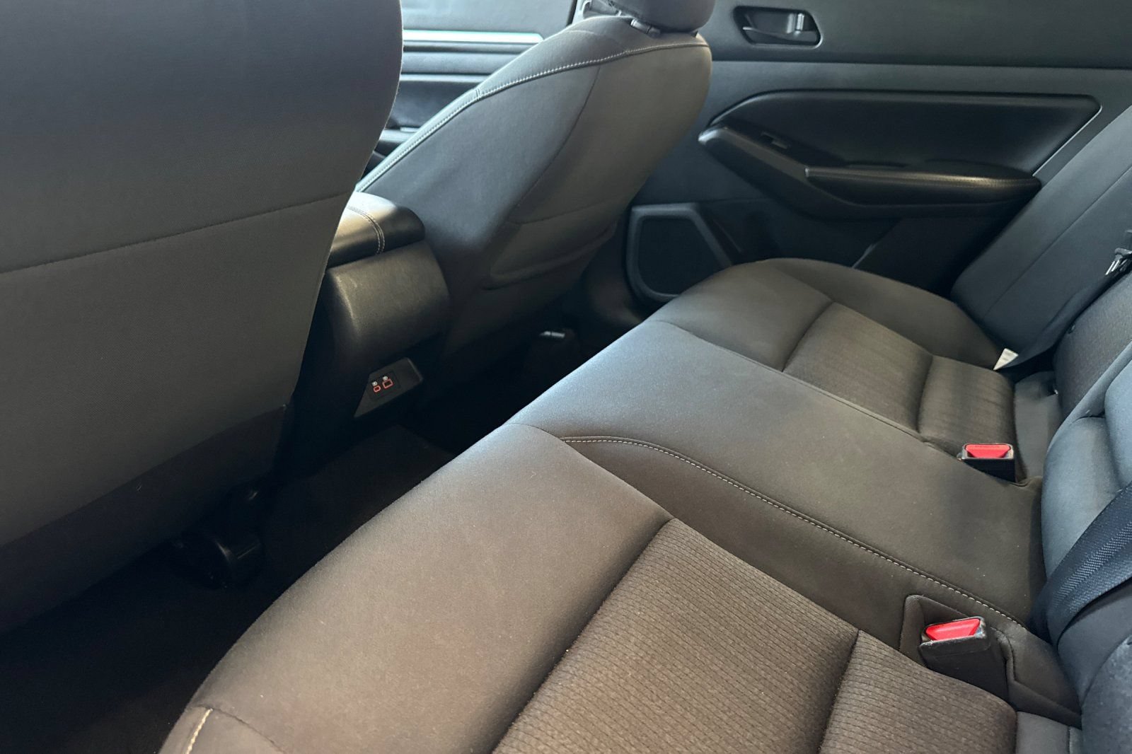Used 2023 Nissan Altima 2.5 SV FWD image 12