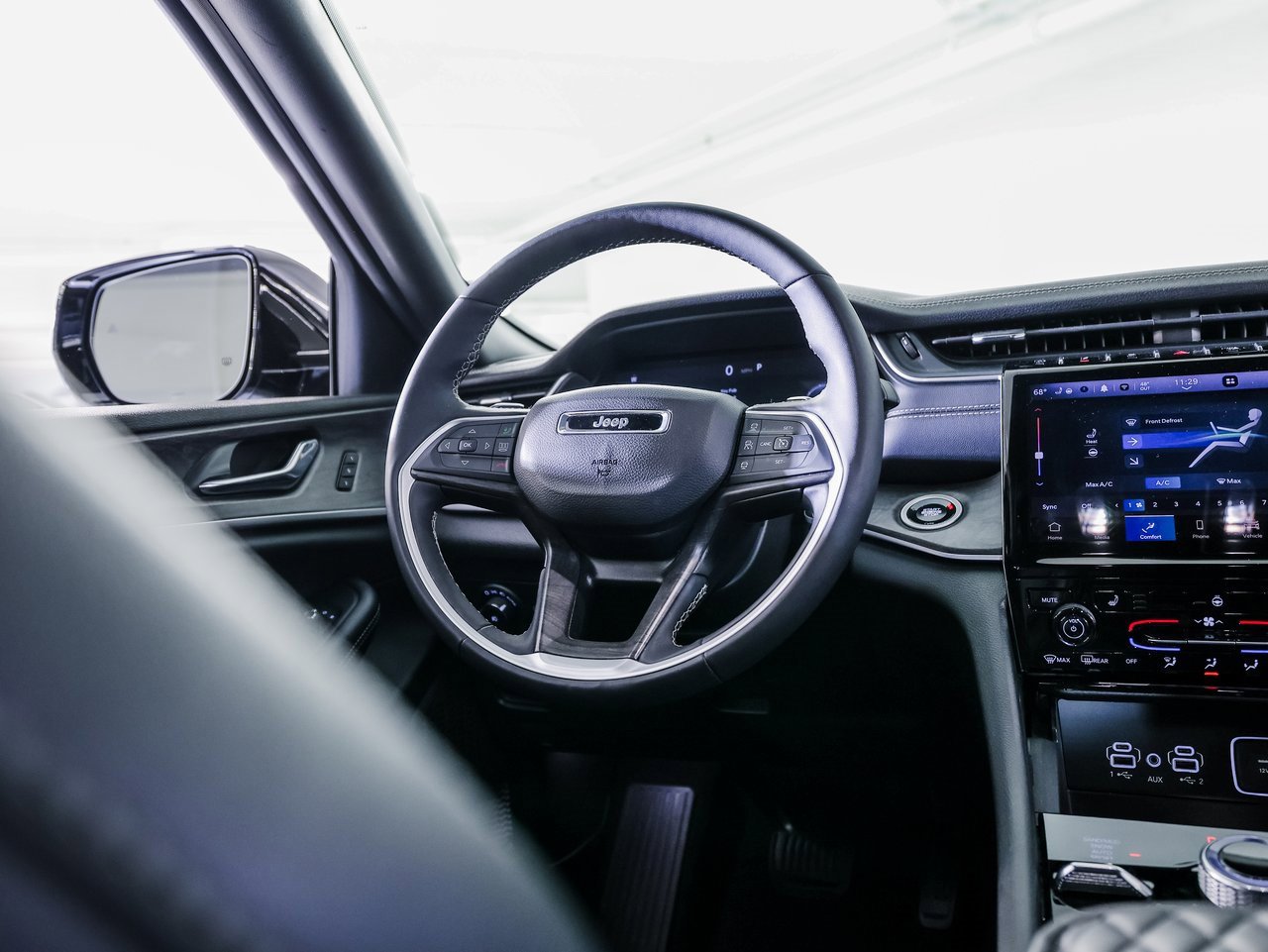 Used 2024 Jeep Grand Cherokee Limited w/ Black Appearance Package image 26