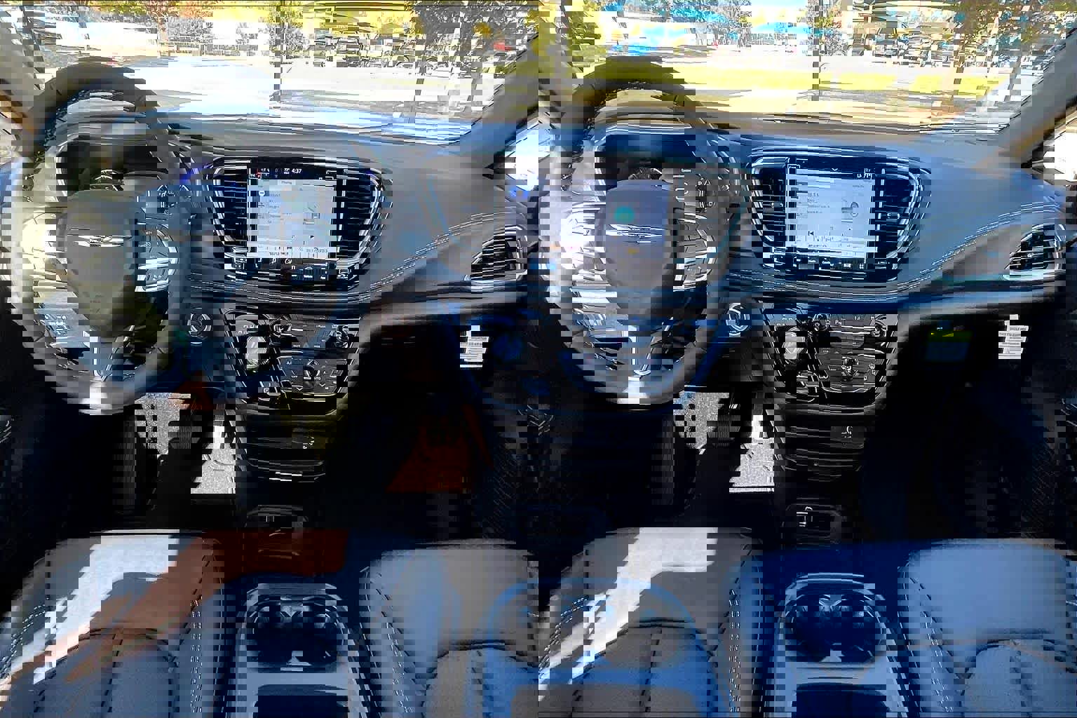 New 2026 Chrysler Pacifica Select image 5