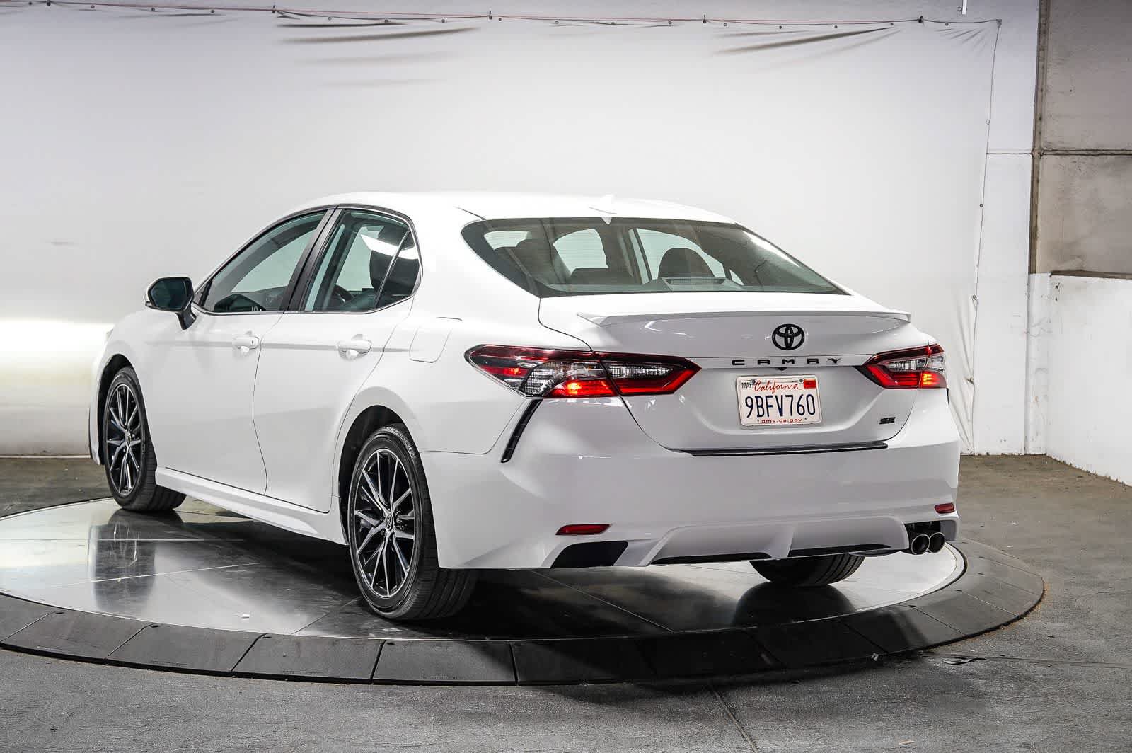 Certified 2022 Toyota Camry SE FWD image 3