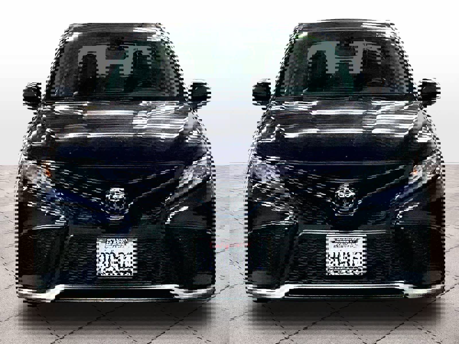 Used 2022 Toyota Camry XSE FWD image 3