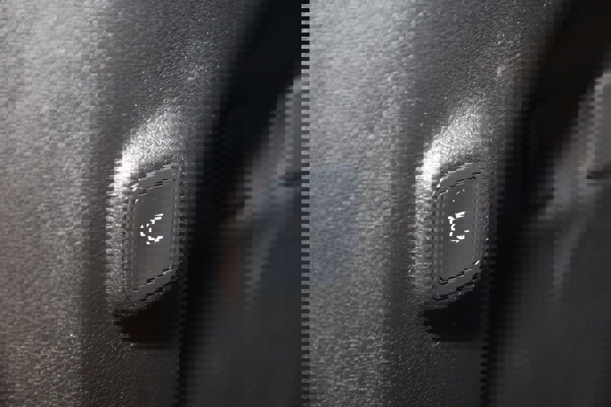 Used 2020 Jeep Cherokee Limited image 47