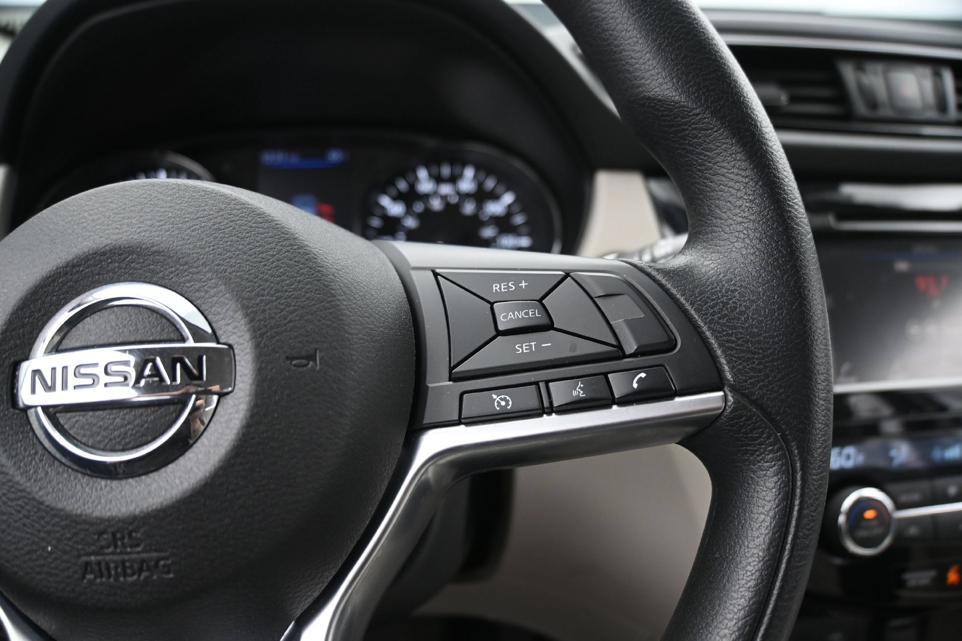 Used 2020 Nissan Rogue Sport SV AWD/4WD image 23