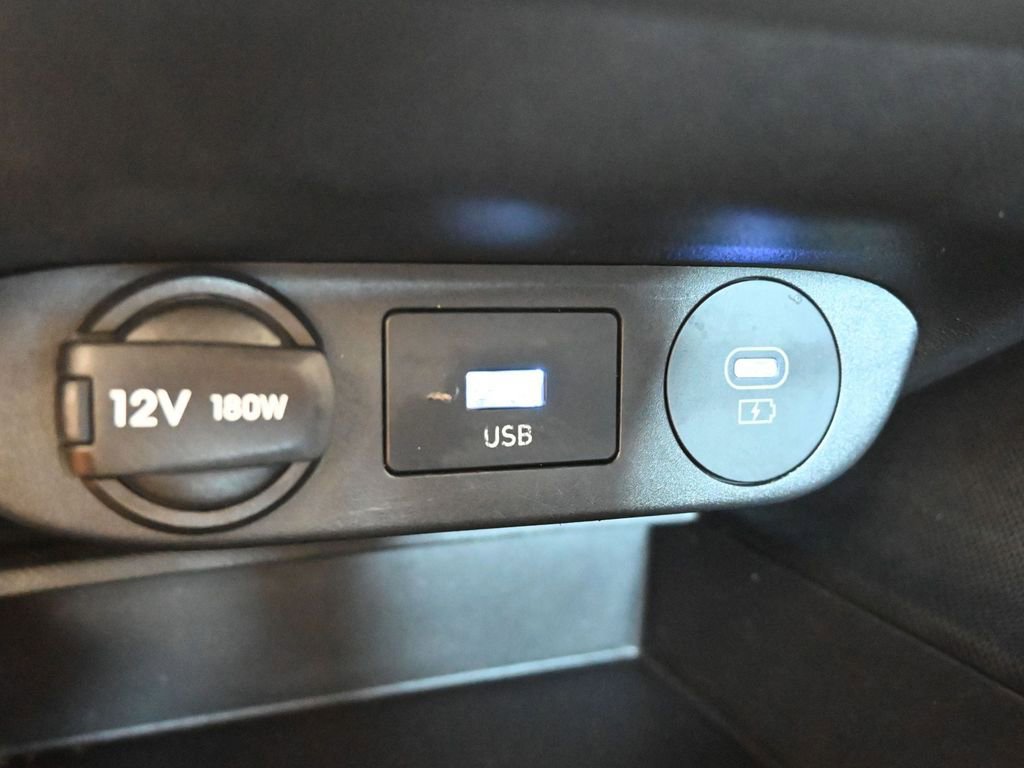 Used 2024 Hyundai Elantra SEL image 30