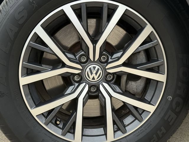 Used 2020 Volkswagen Tiguan SE w/ Panoramic Sunroof Package FWD image 9