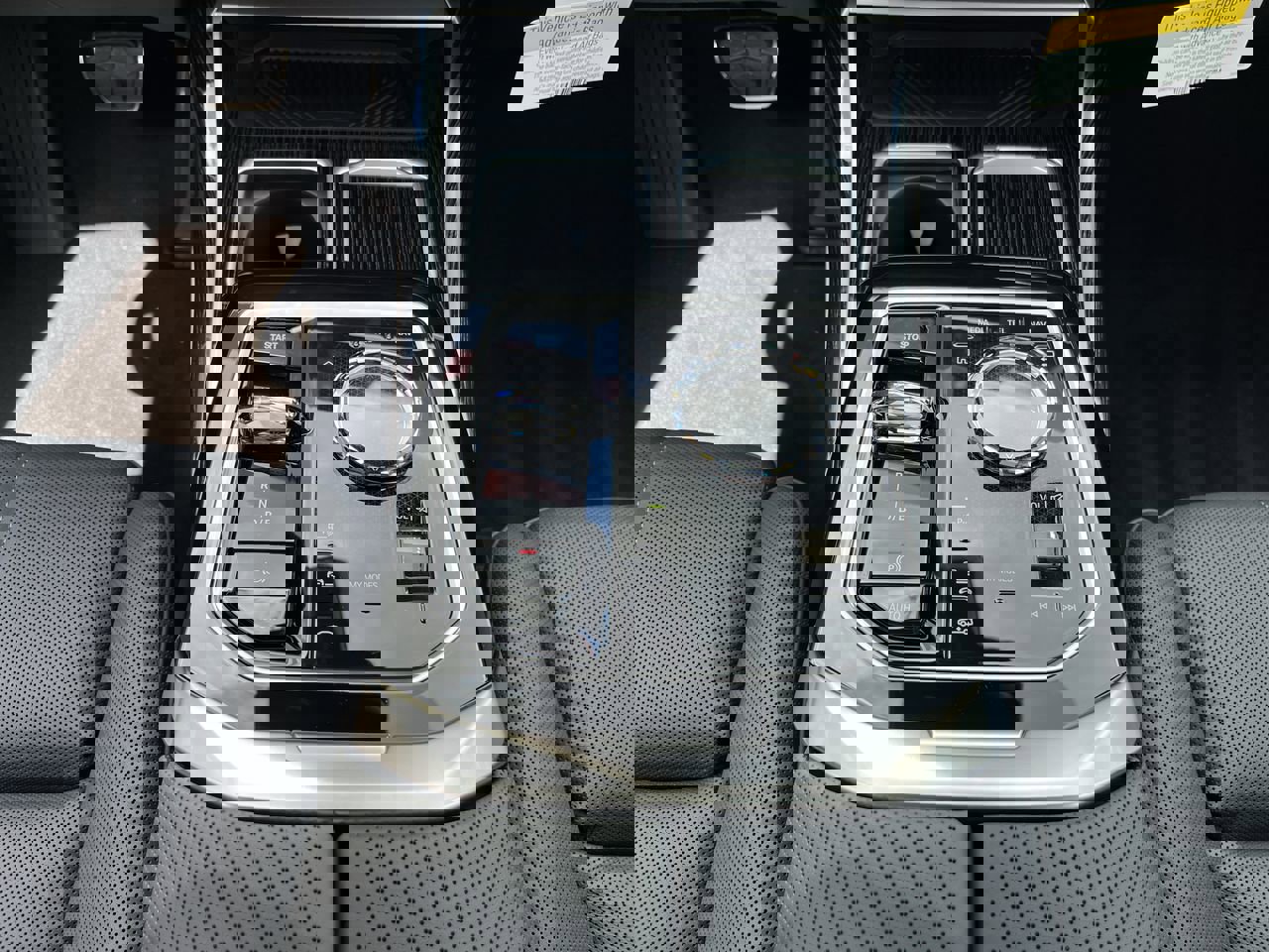 Used 2025 BMW i7 eDrive50 w/ M Sport Package image 28