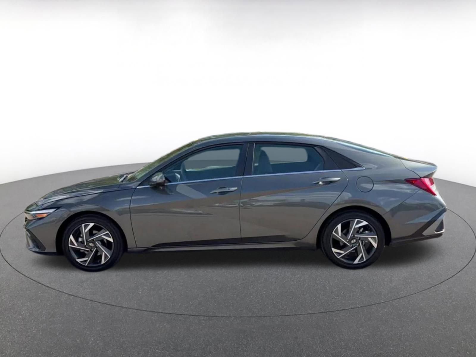 Used 2025 Hyundai Elantra SEL image 9