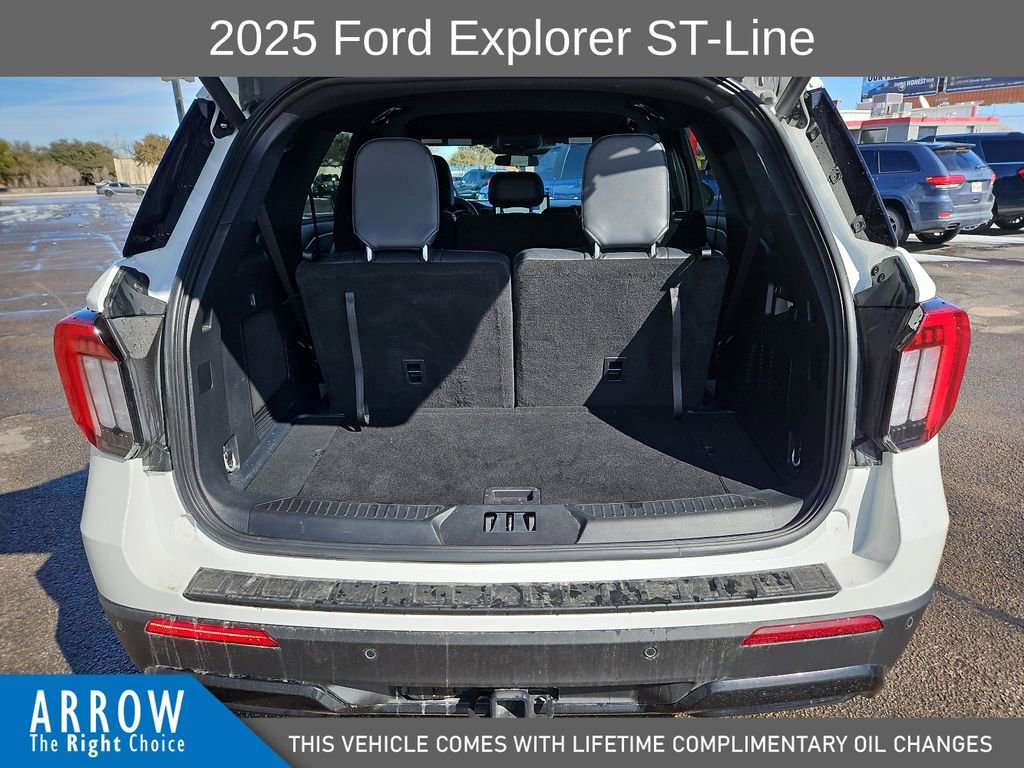 Used 2025 Ford Explorer ST-Line image 18