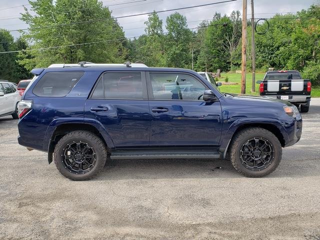 Used 2017 Toyota 4Runner SR5 AWD/4WD image 8