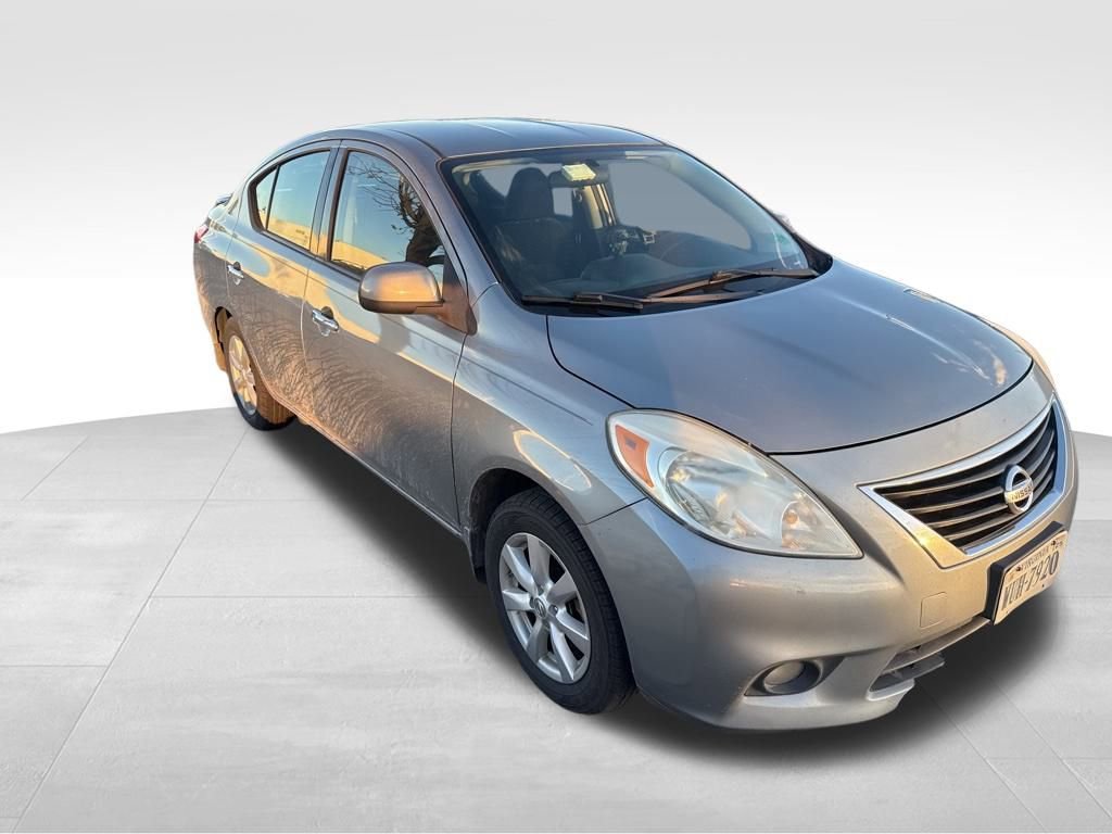 Used 2014 Nissan Versa SV w/ Convenience Package image 3