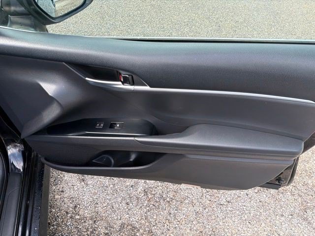 Used 2018 Toyota Camry LE FWD image 18