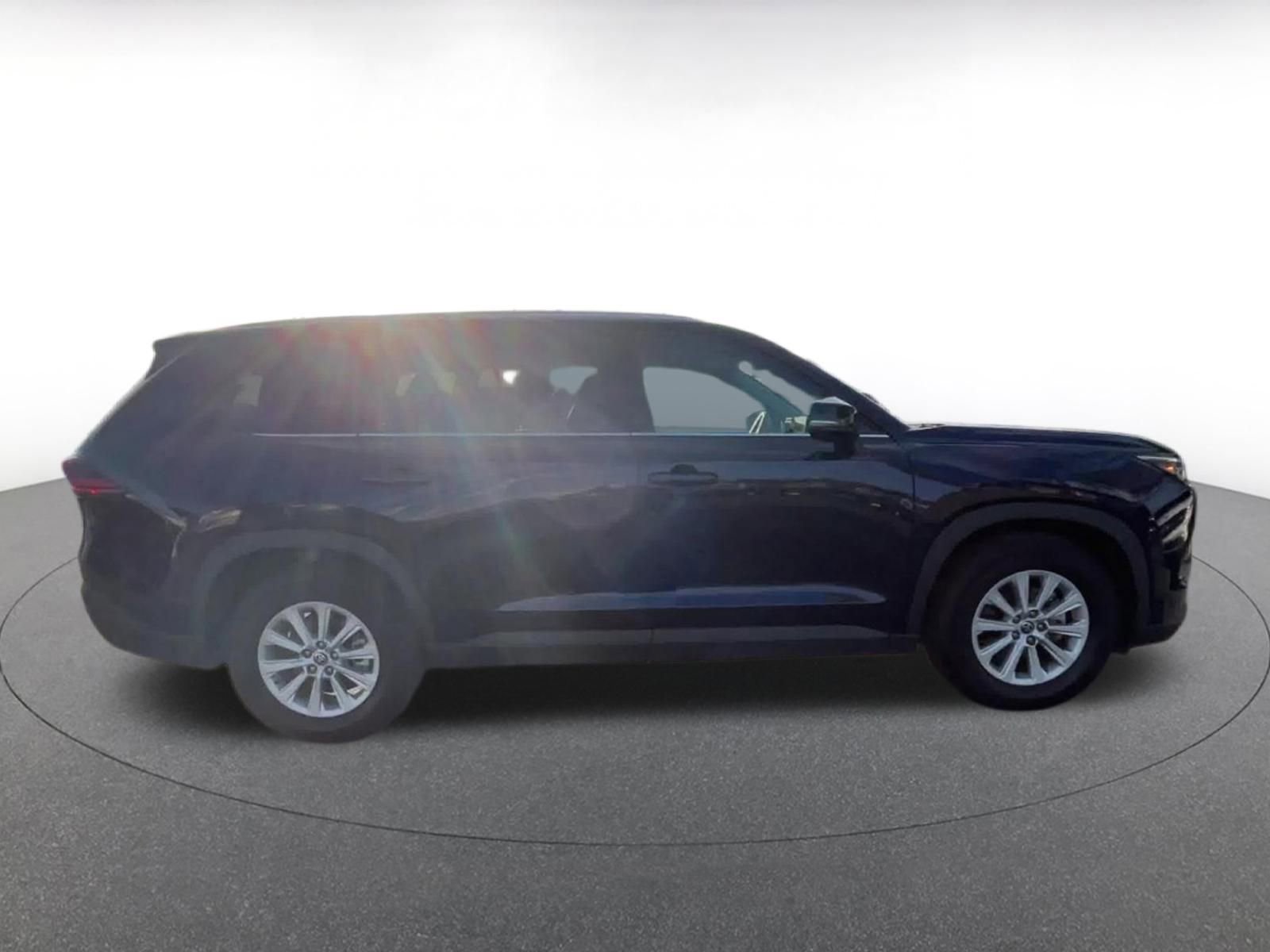 Used 2025 Toyota Grand Highlander FWD image 16