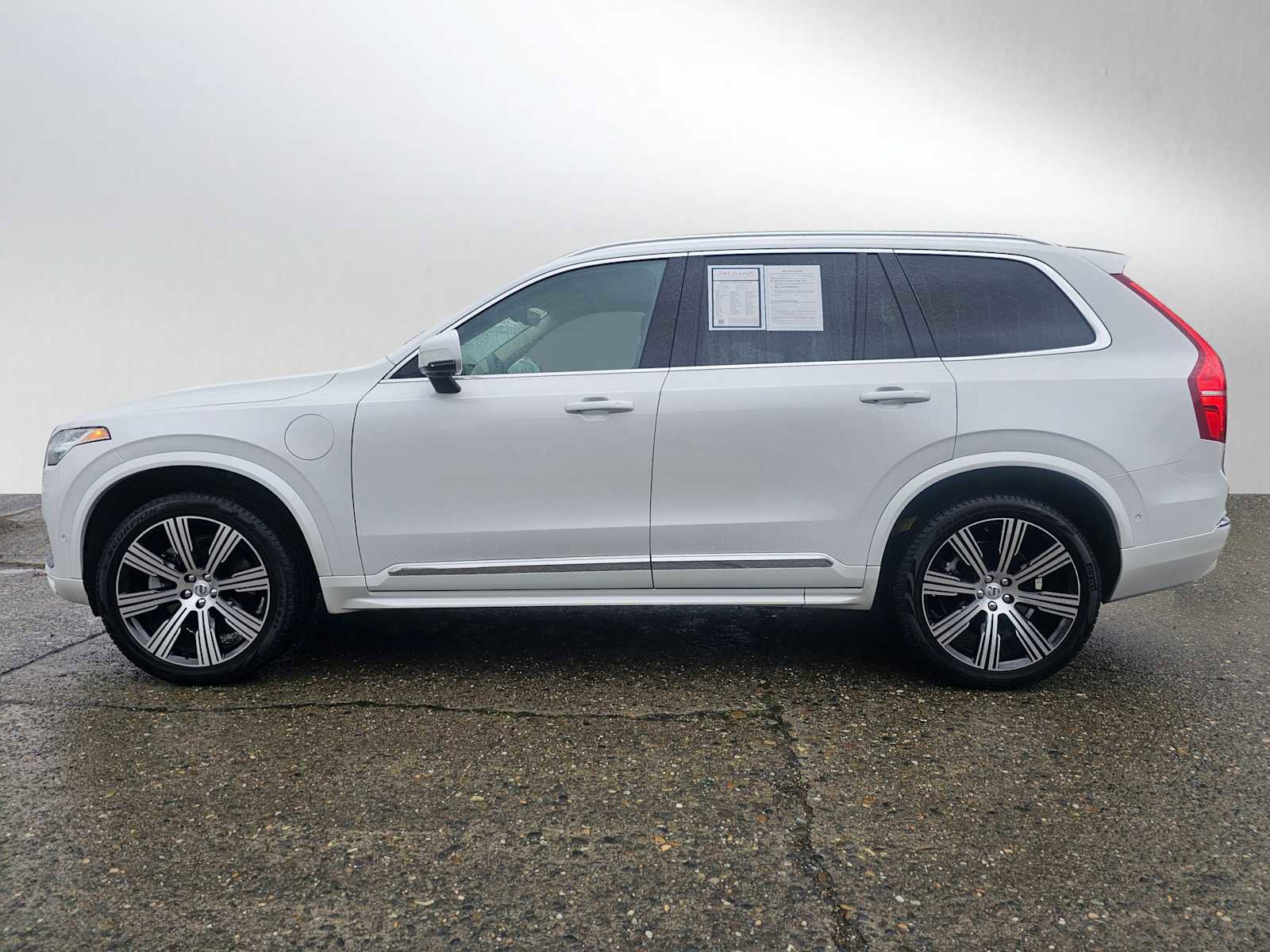 Certified 2025 Volvo XC90 T8 Plus w/ Protection Package Premier image 6