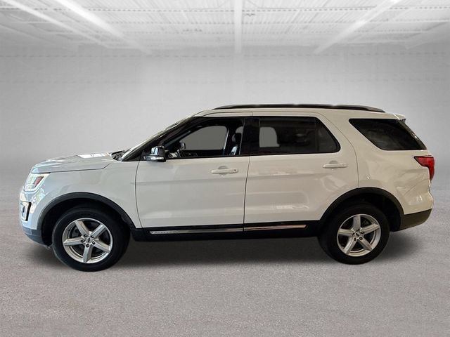 Used 2016 Ford Explorer XLT w/ Equipment Group 202A AWD/4WD image 7
