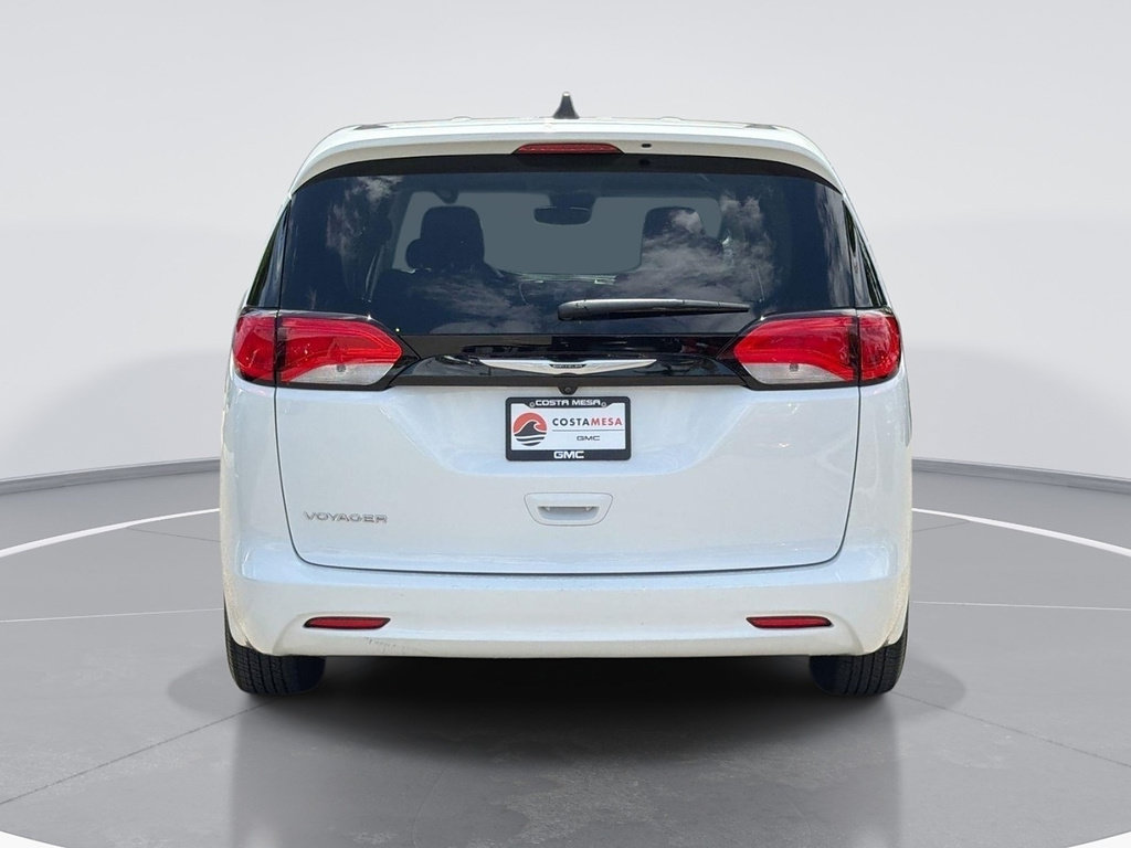Used 2023 Chrysler Voyager LX FWD image 4