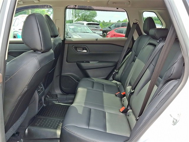 Used 2023 Nissan Rogue SL w/ SL Premium Package image 11