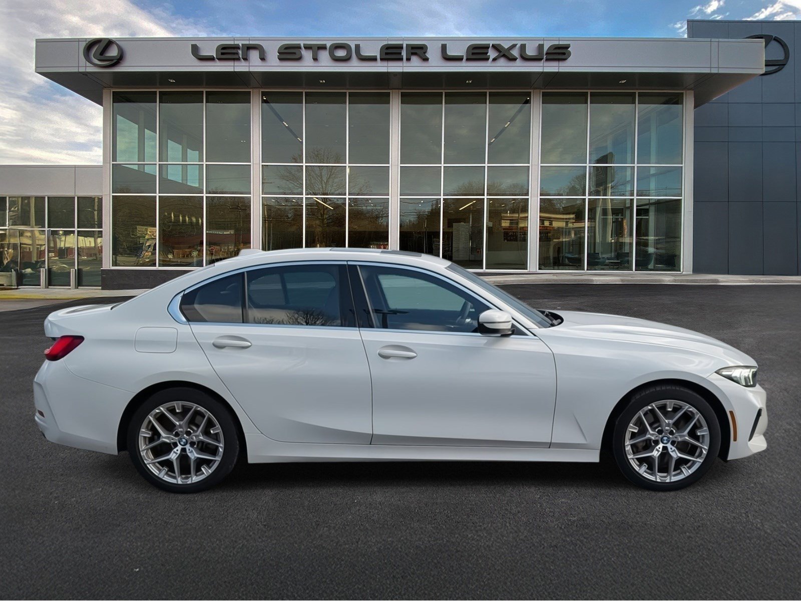 Used 2025 BMW 330i Sedan image 2