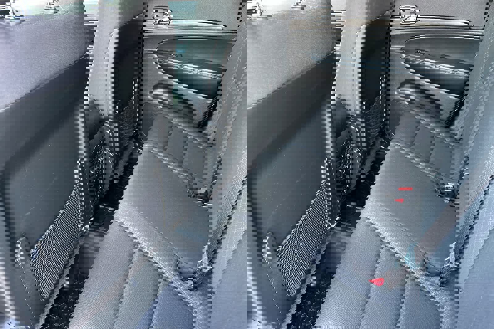 Used 2019 Jeep Grand Cherokee Laredo image 4