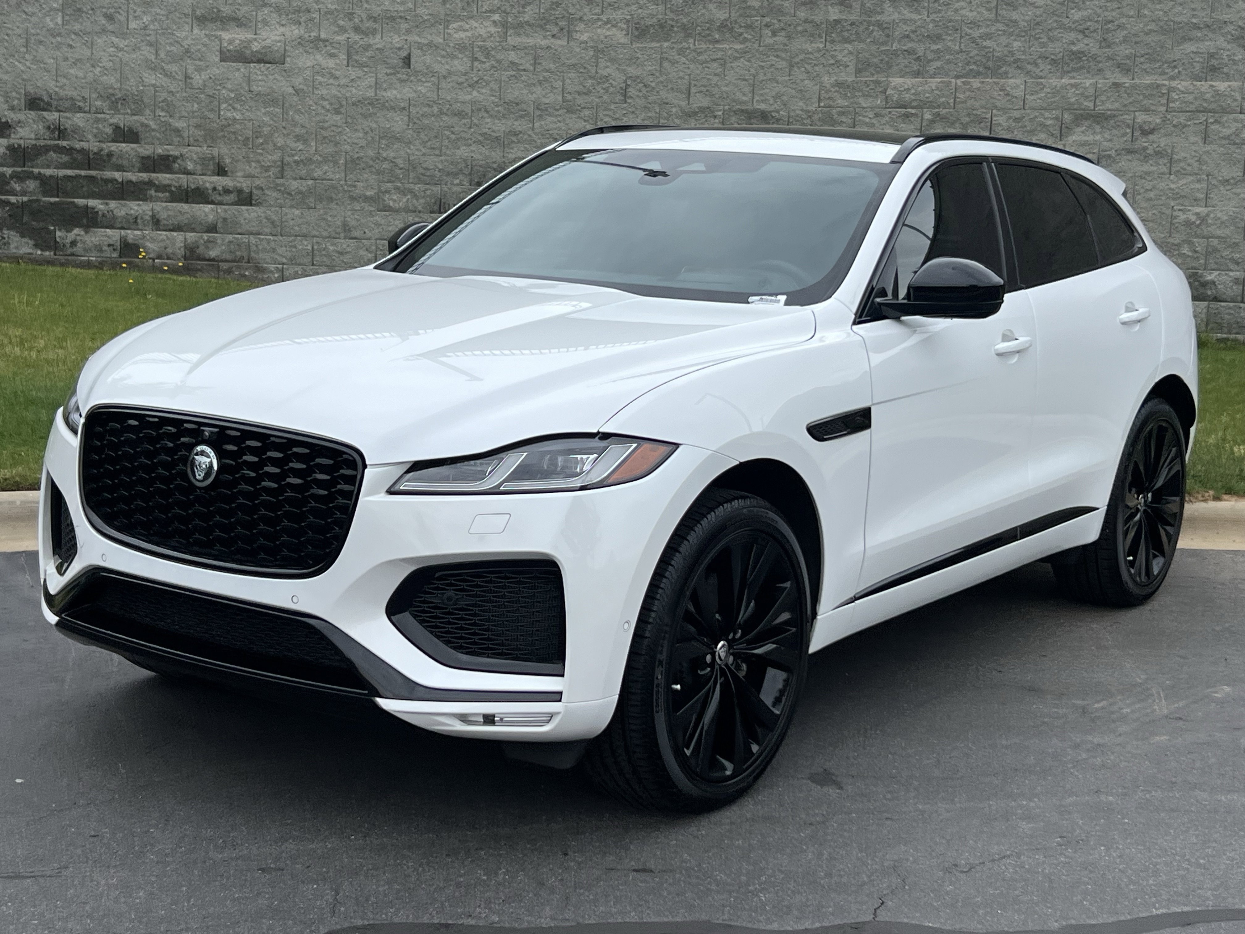 Used 2026 Jaguar F-PACE R-Dynamic S AWD/4WD image 2
