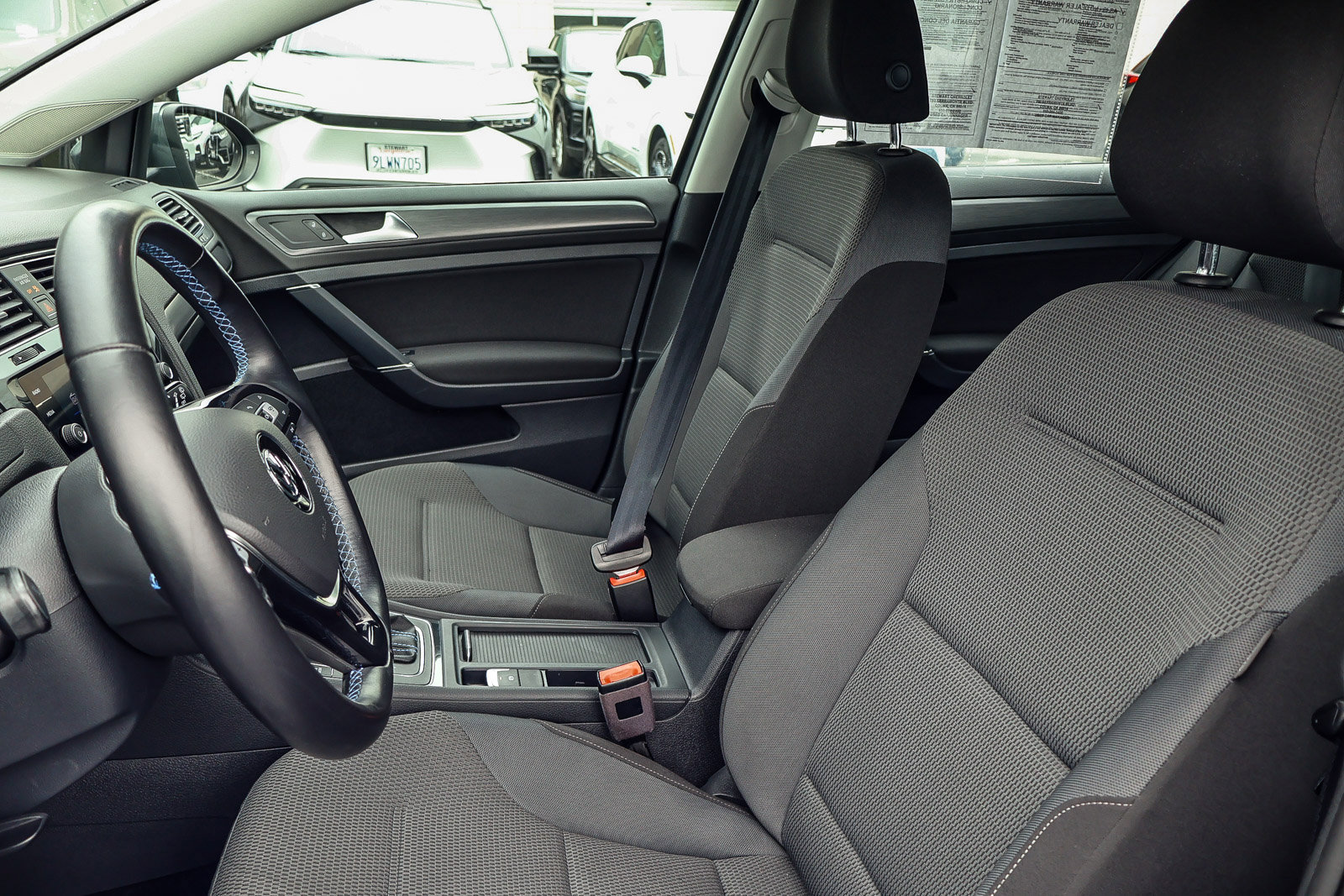 Used 2017 Volkswagen e-Golf SE w/ DC Fast Charging Package image 13