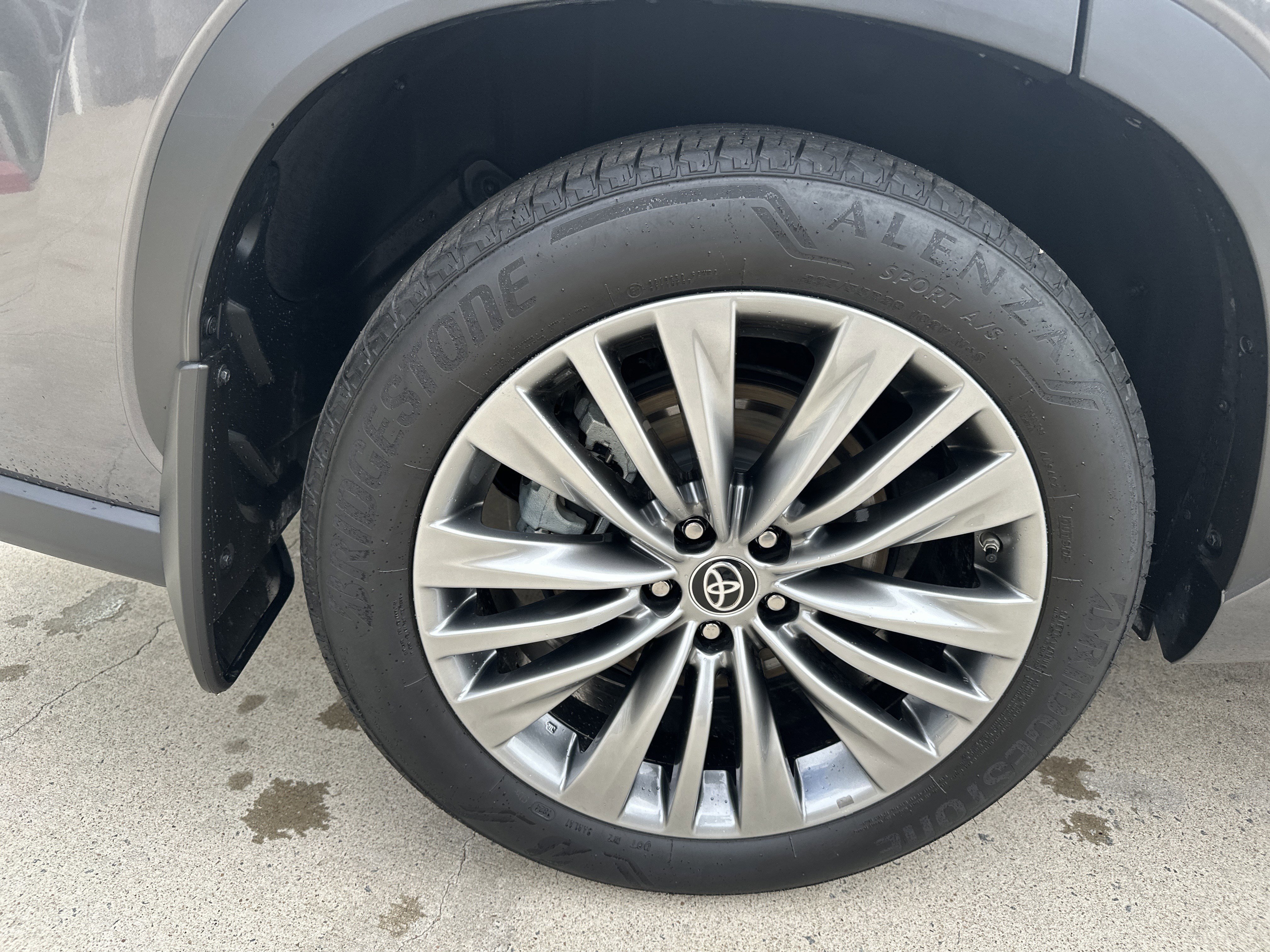 Used 2024 Toyota Highlander Platinum AWD/4WD image 32