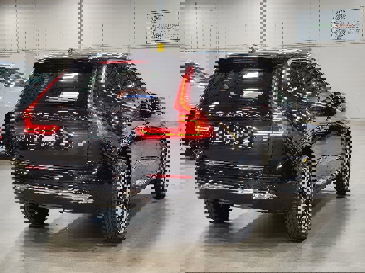 Used 2023 Volvo XC60 T8 Plus w/ Protection Package Premier image 9