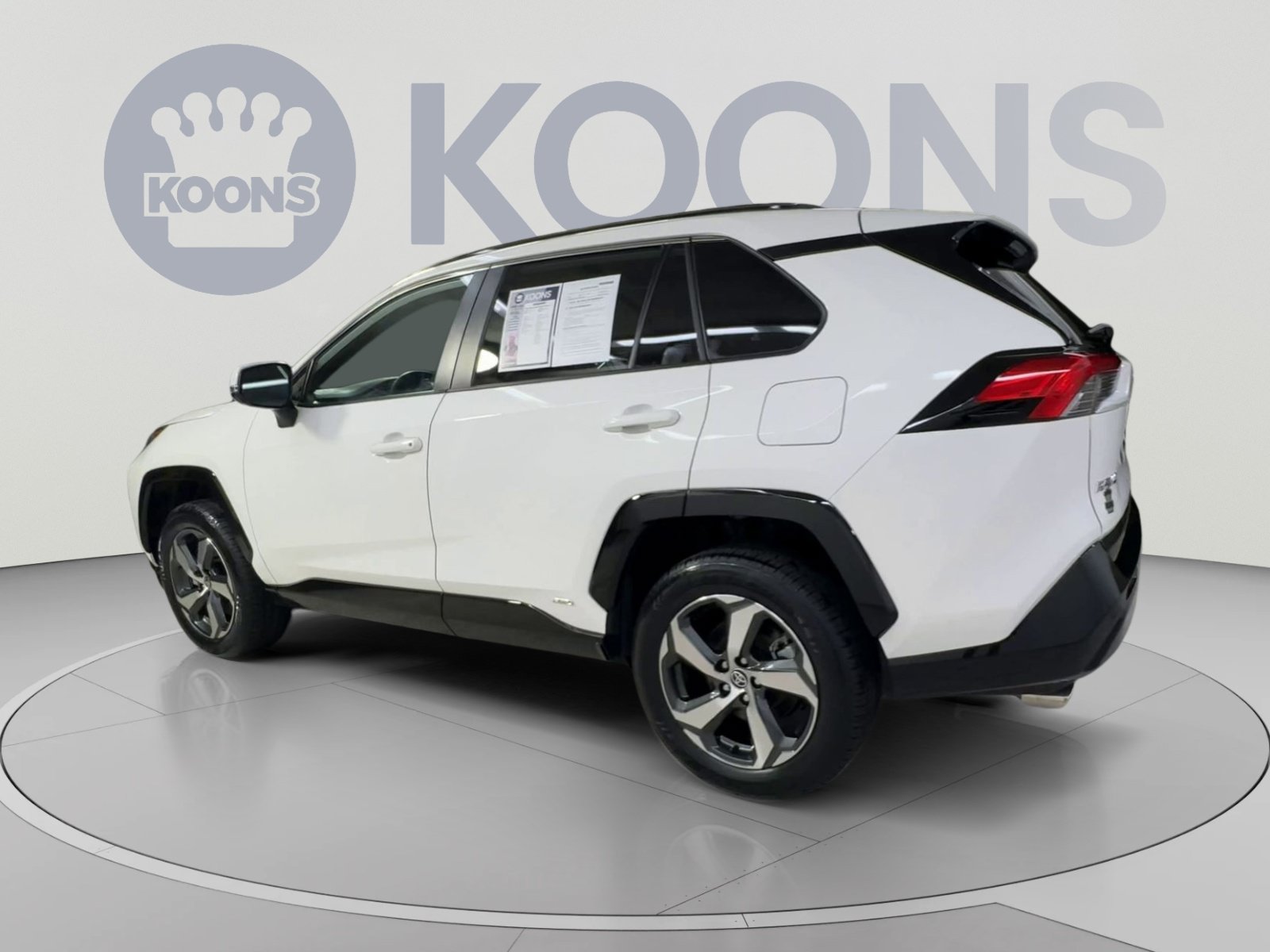 Used 2025 Toyota RAV4 SE w/ Weather & Moonroof Package AWD/4WD image 8