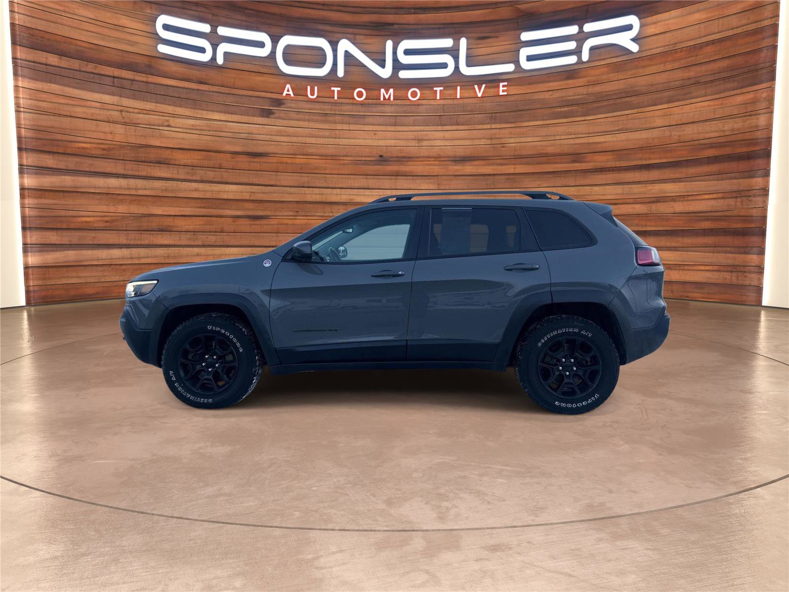 Used 2019 Jeep Cherokee Trailhawk w/ Cold Weather Group image 2