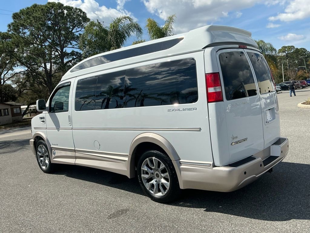 Used 2022 Chevrolet Express 2500 w/ Enhanced Convenience Package image 4