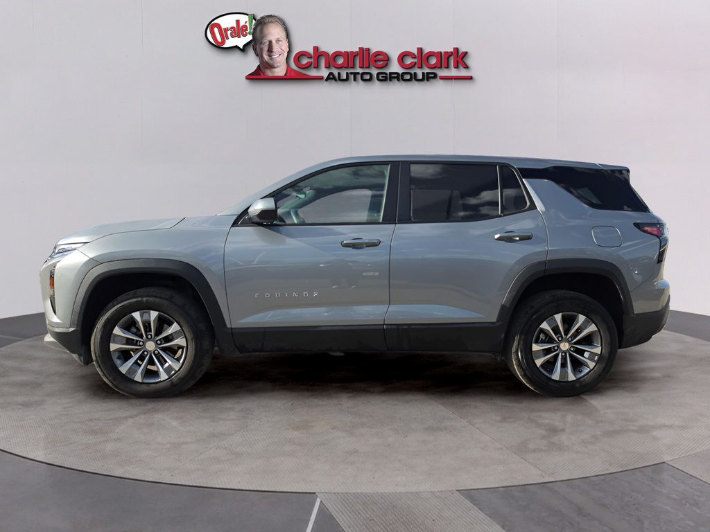 Used 2026 Chevrolet Equinox LT FWD image 2
