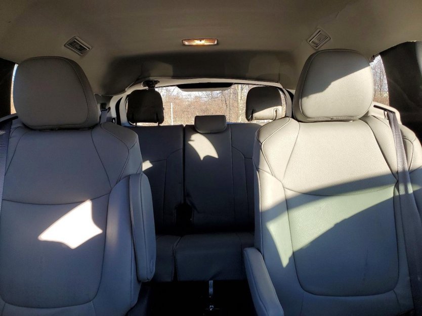 Used 2025 Toyota Sienna XLE image 7