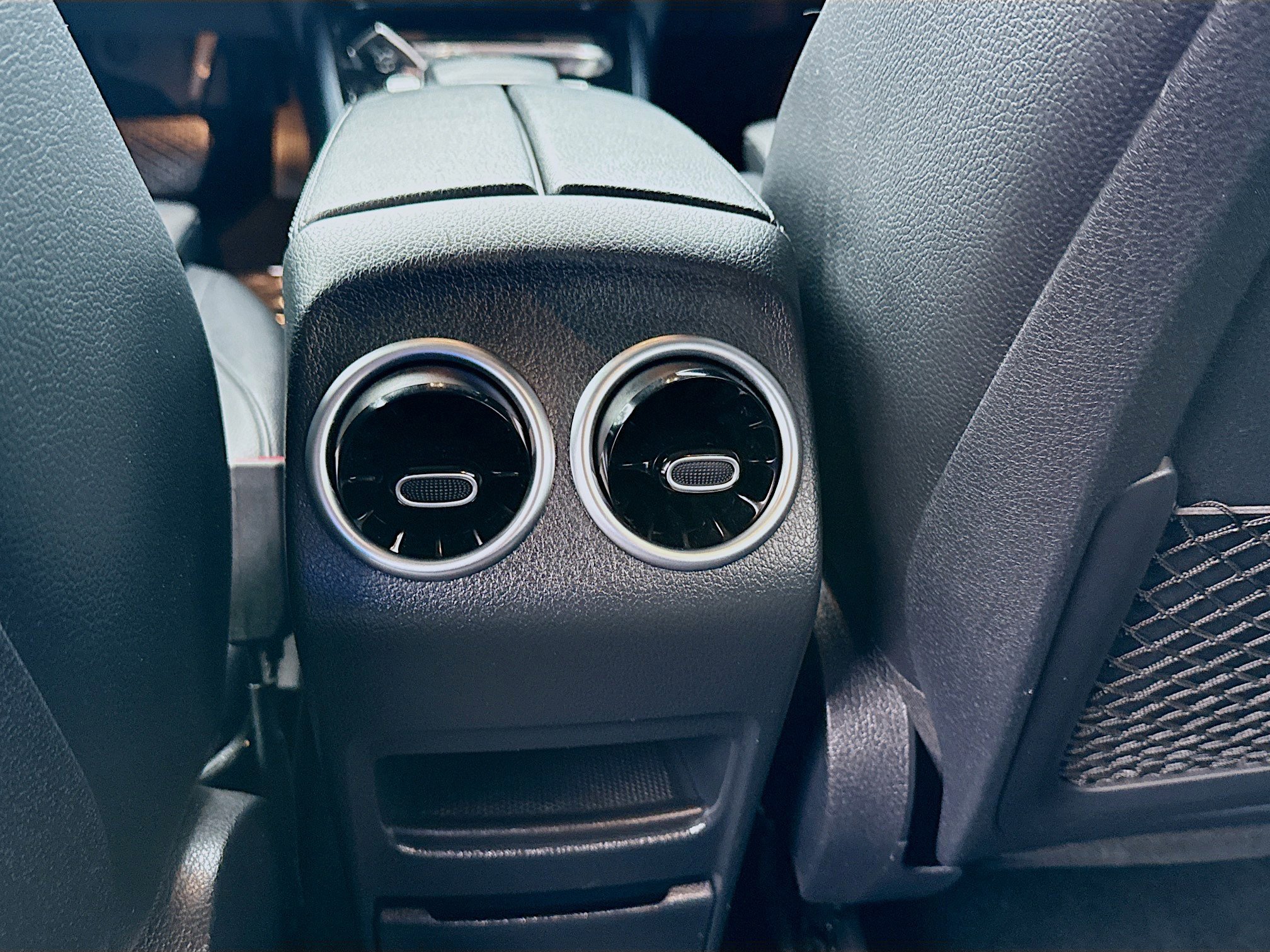 Used 2021 Mercedes-Benz GLB 250 4MATIC w/ Premium Package image 20