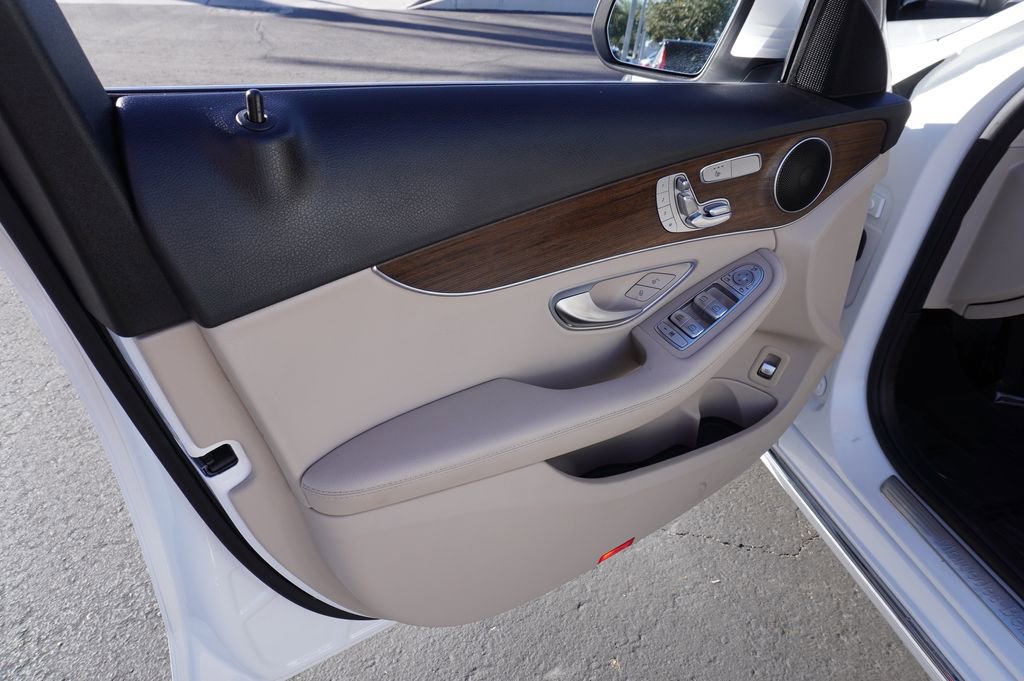 Used 2021 Mercedes-Benz C 300 Sedan image 15