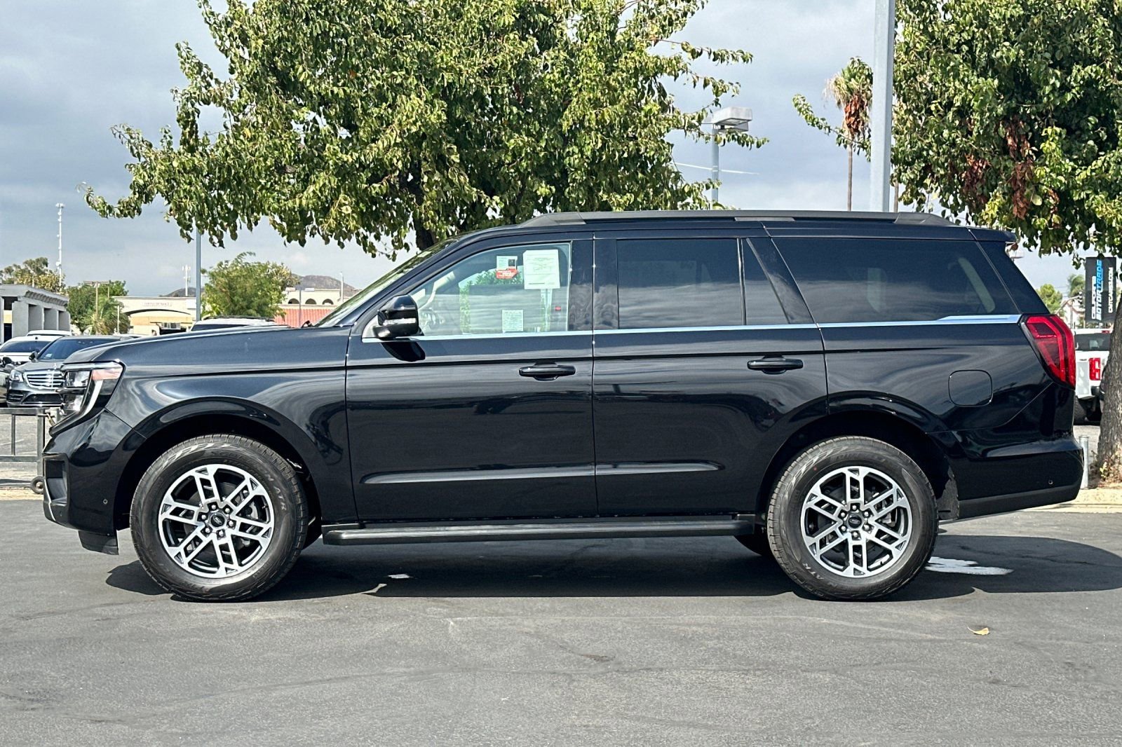 New 2025 Ford Expedition Active image 7