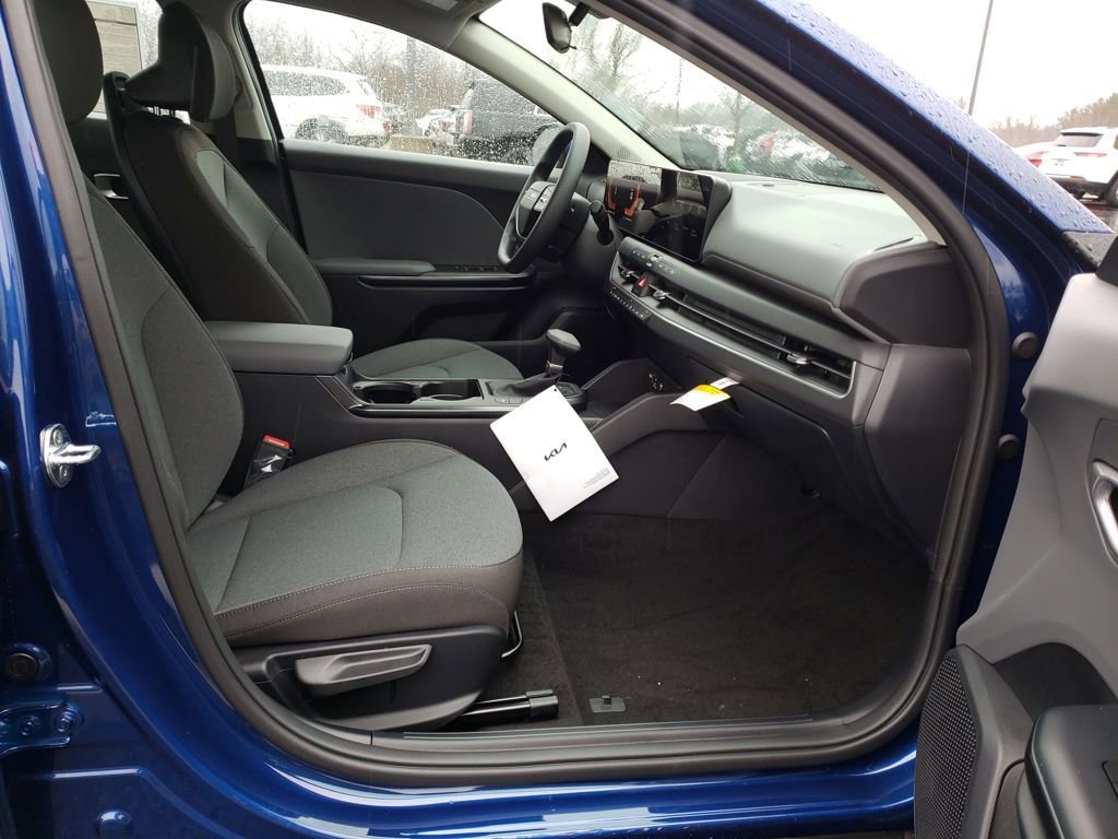 New 2025 Kia K4 LXS image 17