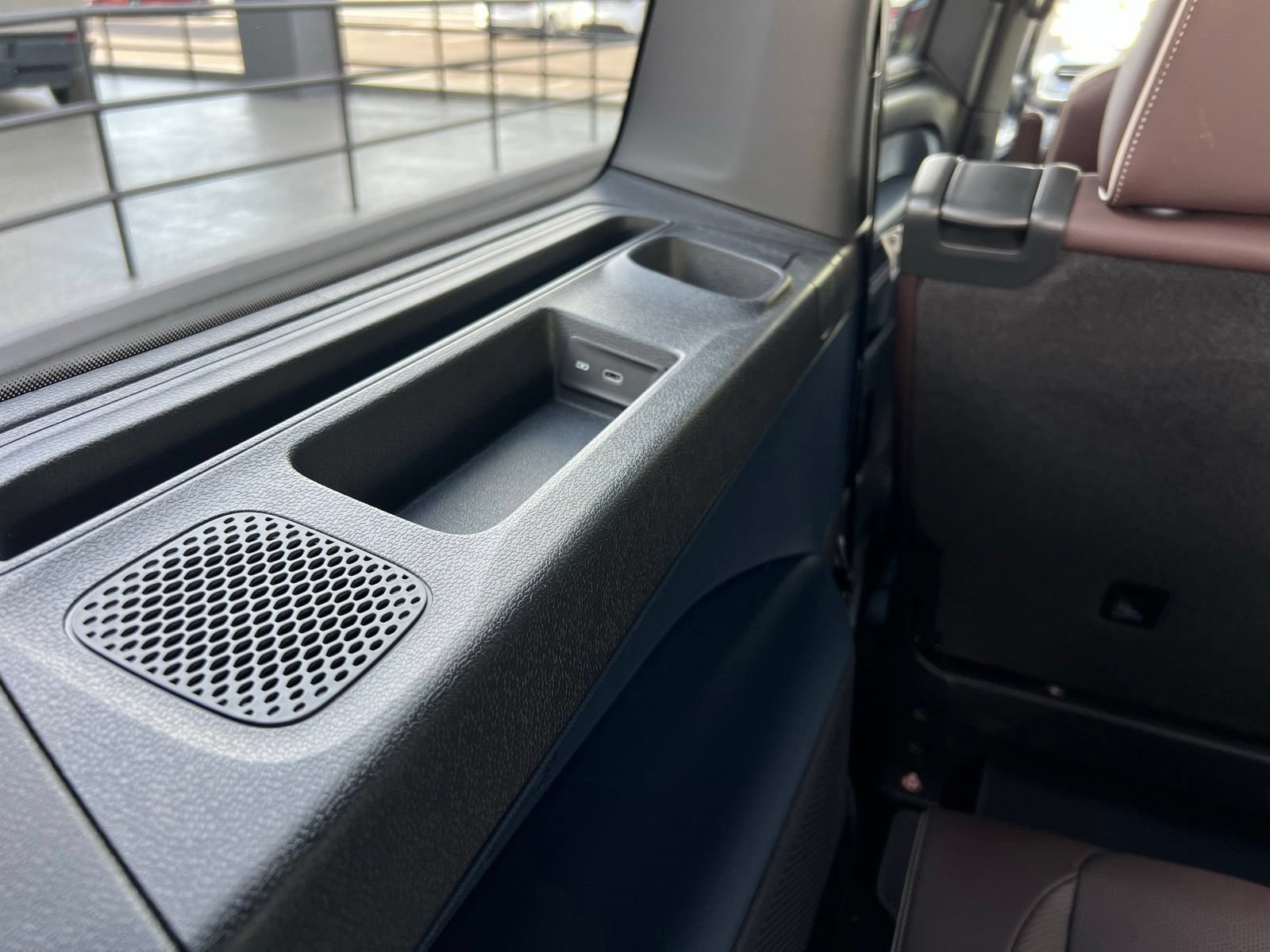 Used 2025 Volkswagen ID. Buzz Pro S RWD image 21