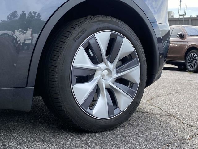 Used 2024 Tesla Model Y Long Range image 11