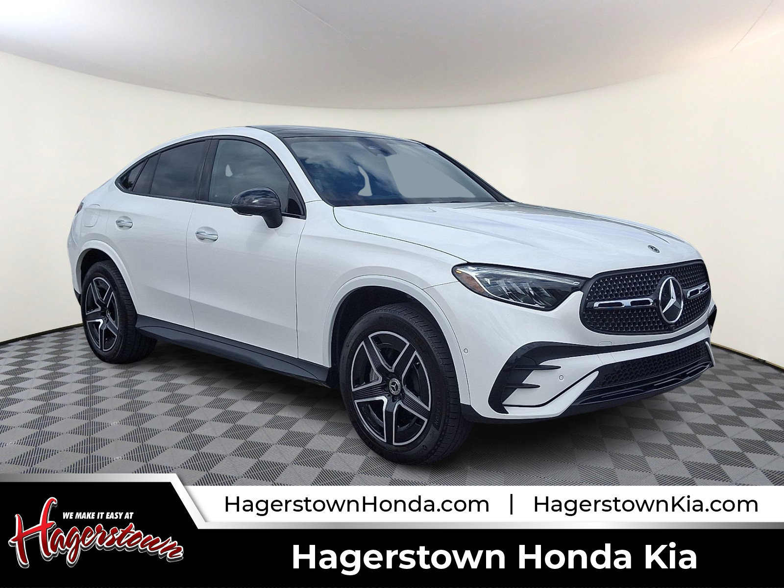Used 2024 Mercedes-Benz GLC 300 4MATIC image 1