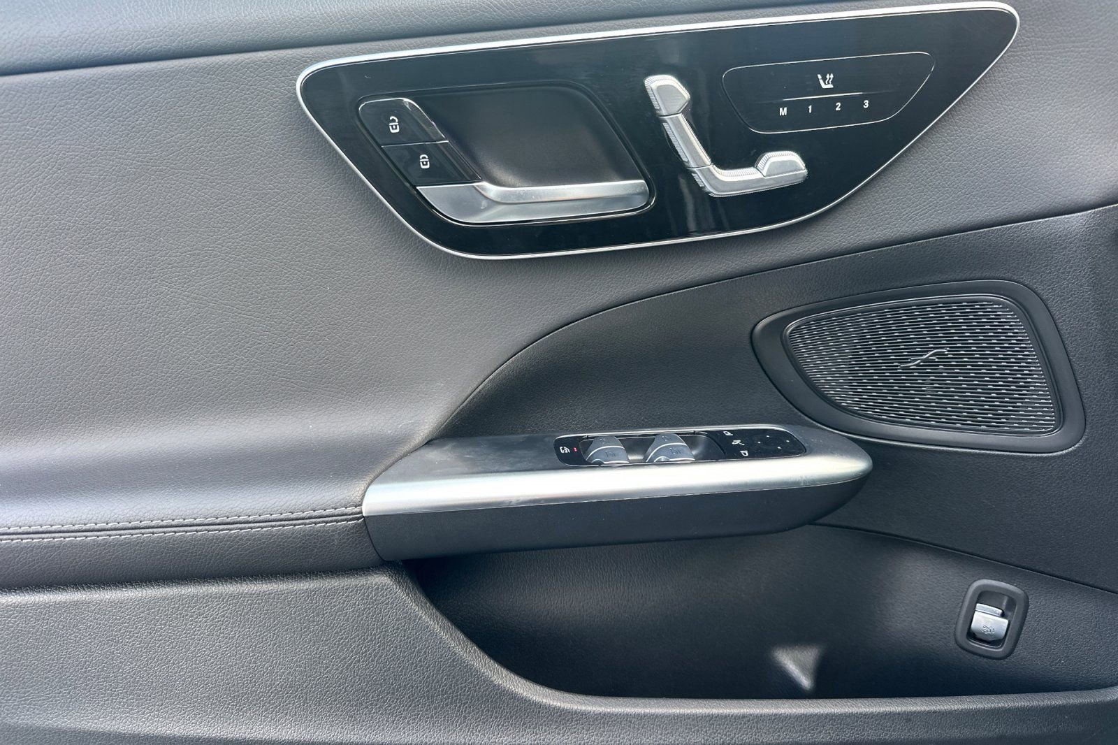 Used 2025 Mercedes-Benz C 300 Sedan image 11
