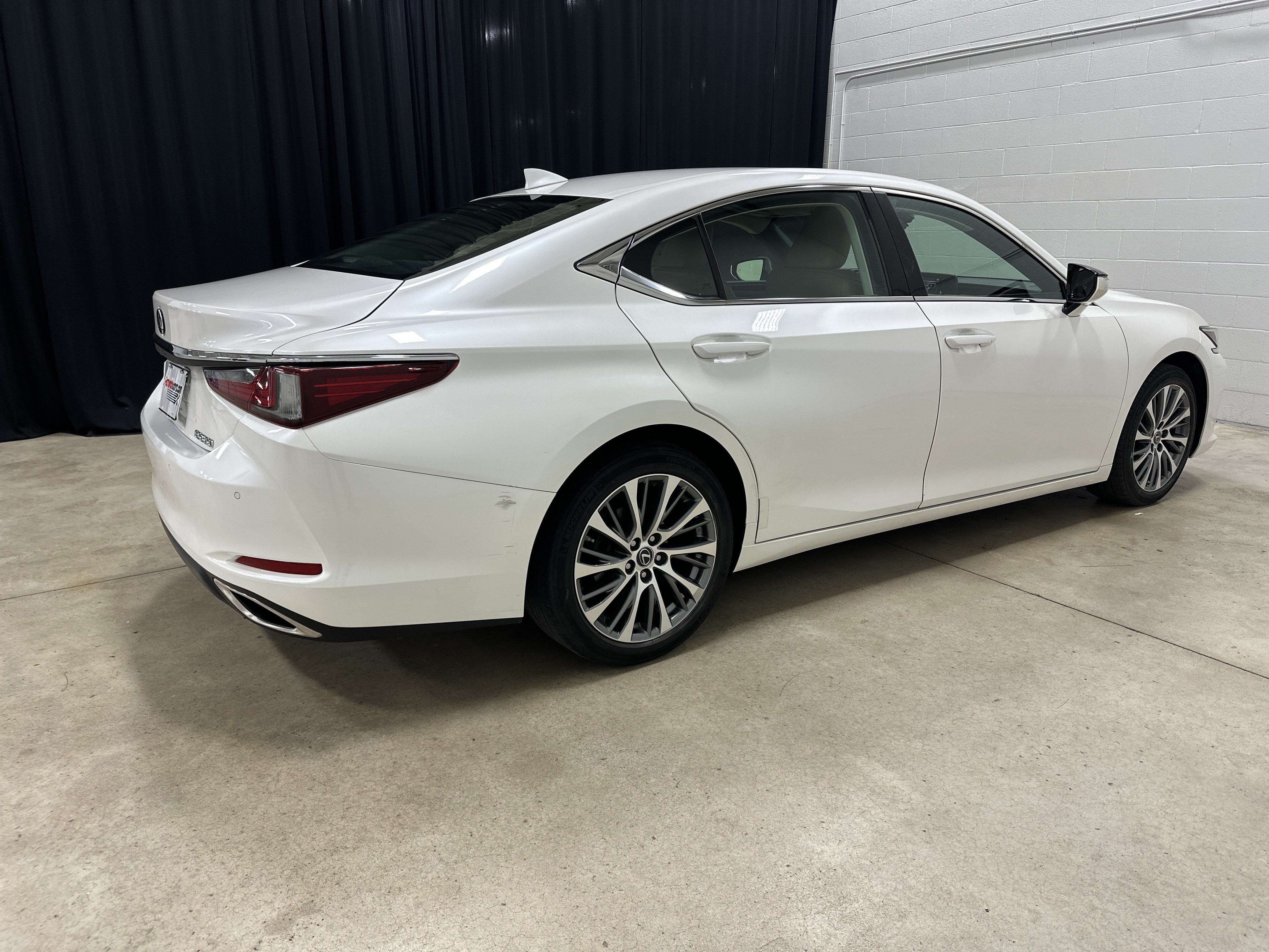 Used 2019 Lexus ES 350 w/ Premium Package FWD image 10