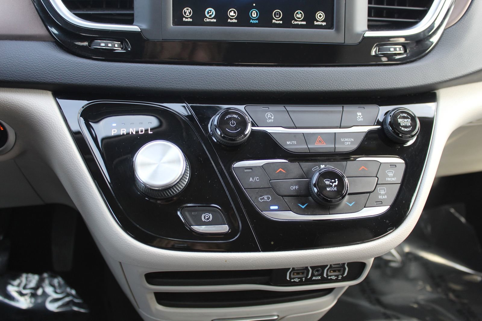 Used 2021 Chrysler Voyager Lxi image 19